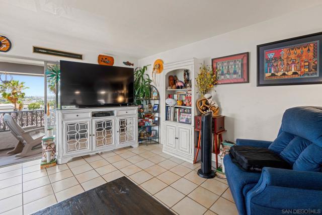 Image 22 of 33 For 2540 Clairemont Dr  307