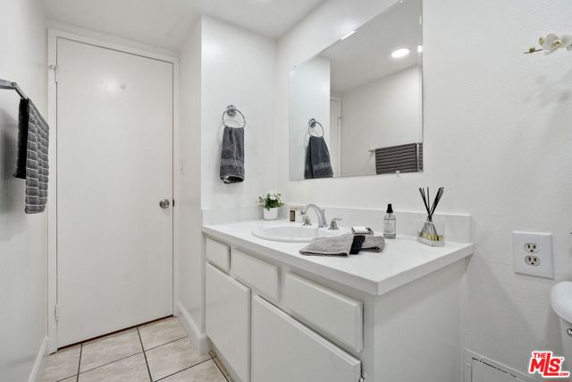 10535 Wilshire Boulevard, Los Angeles CA: https://media.crmls.org/mediaz/2c3c5adc-7bc6-41f2-b87b-2a501012eb37.jpg