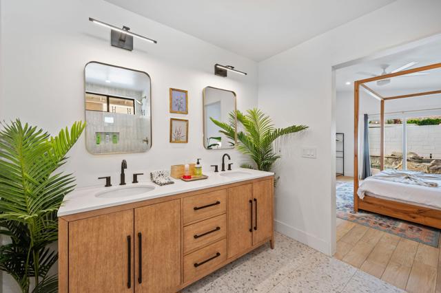 51605 Avenida Carranza, La Quinta CA: https://media.crmls.org/mediaz/2c3c6745-cae9-40dc-b60a-723e8b666595.jpg
