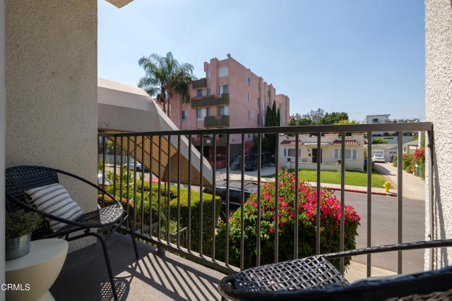 Detail Gallery Image 8 of 25 For 6525 La Mirada Ave #103,  Los Angeles,  CA 90038 - 2 Beds | 2 Baths