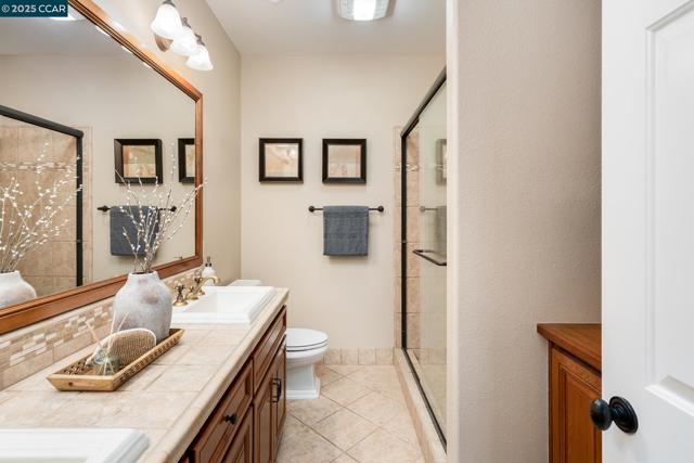 45 Lark Pl, Alamo CA: https://media.crmls.org/mediaz/2c3cd1cb-8caf-4290-b4d4-63ec04ddb00b.jpg