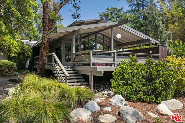 1030 Canon Drive, San Marino CA: https://media.crmls.org/mediaz/2c3d81b3-1548-4829-8caa-369e5030a55c.jpg