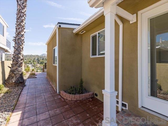 5586 Hamill Ave, San Diego CA: https://media.crmls.org/mediaz/2c3d8c5d-00a7-47ce-95e6-7812e0f26783.jpg