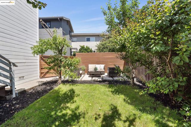 3360 Arizona St, Oakland CA: https://media.crmls.org/mediaz/2c3d8cdd-aa6e-41a2-bff9-e7c1d0e1e481.jpg