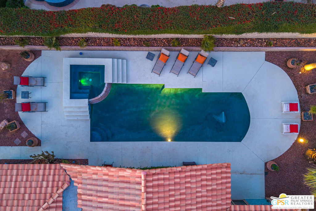 https://media.crmls.org/mediaz/2c3dae2f-f9d7-413c-88db-9b85ab0ee1e5.jpg?preset=X-Large