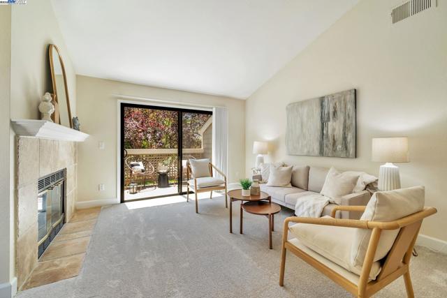 383 Eastridge Dr, San Ramon CA: https://media.crmls.org/mediaz/2c3e20ec-2d65-4865-bc97-01a28c82ac09.jpg