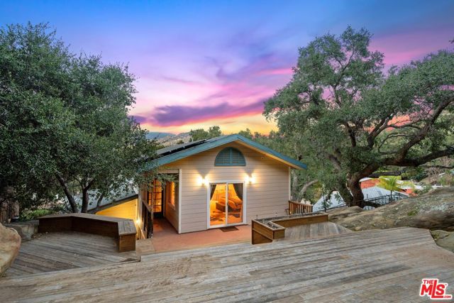 1083 Katherine Road photo 8