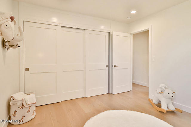 3327 Olivegrove Place, Thousand Oaks CA: https://media.crmls.org/mediaz/2c3e9b0c-389f-491e-8ce6-04b0f4aaa6c9.jpg