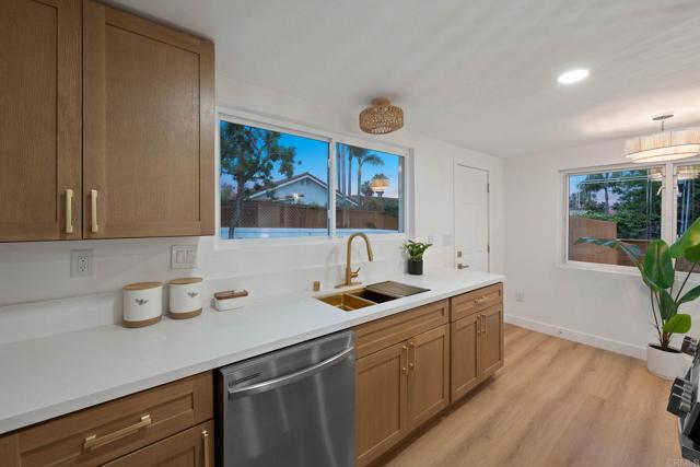 Detail Gallery Image 14 of 40 For 709 Puebla St, Encinitas,  CA 92024 - 3 Beds | 2 Baths