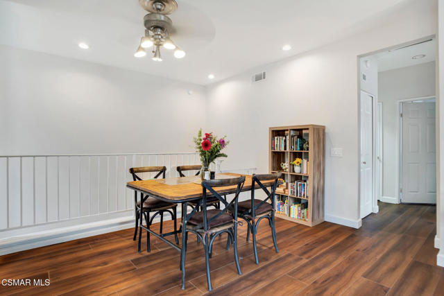 11688 Quailcreek Court, Moorpark CA: https://media.crmls.org/mediaz/2c3f1cc3-c157-444e-ac97-e3543e19740b.jpg