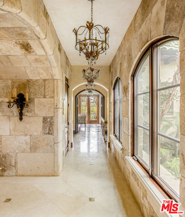 427 La Marina Drive, Camarillo CA: https://media.crmls.org/mediaz/2c3f86fc-b1e5-478c-9b89-4188341db612.jpg