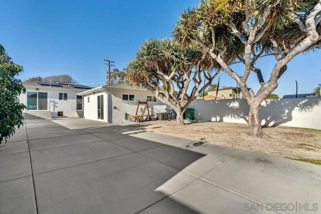 1275 Emerald, San Diego, California 92109, 3 Bedrooms Bedrooms, ,2 BathroomsBathrooms,Single Family Residence,For Sale,Emerald,250020116SD