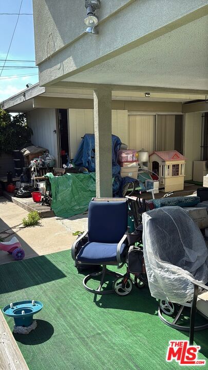 180 E Pepper Drive, Long Beach CA: https://media.crmls.org/mediaz/2c40a5ef-af21-4928-a72c-218a012f9ddf.jpg