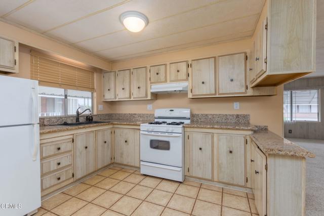 250 E Telegraph Road, Fillmore CA: https://media.crmls.org/mediaz/2c40b80c-2abb-4118-9143-ea1908466298.jpg