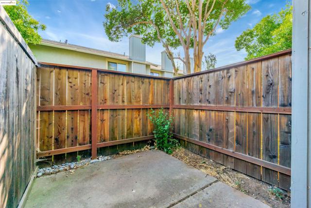 5333 Park Highlands Blvd, Concord CA: https://media.crmls.org/mediaz/2c410667-05ff-4155-a771-51f04a46815e.jpg
