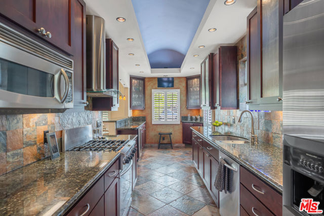 1003 S Los Robles Avenue, Pasadena CA: https://media.crmls.org/mediaz/2c4153ed-f132-44f9-8b40-7a3ab1df41c9.jpg