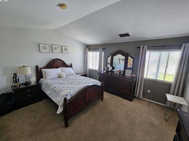 13440 Forestwood Way, Lathrop CA: https://media.crmls.org/mediaz/2c416fde-6bb1-4438-af54-0d2f3c3773ff.jpg