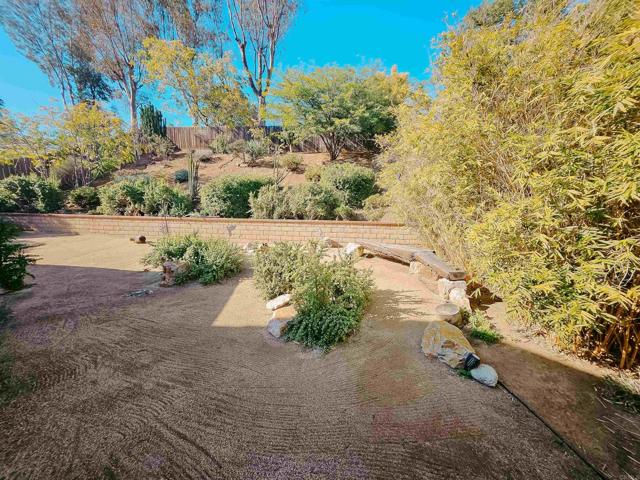 1715 Las Palmas Lane, Escondido CA: https://media.crmls.org/mediaz/2c41775b-31a7-4c99-8409-72bd5f68294f.jpg