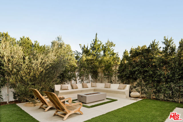 11556 Blix Street, Valley Village CA: https://media.crmls.org/mediaz/2c41db0d-f409-4c95-be46-3f4d5fb88b5d.jpg