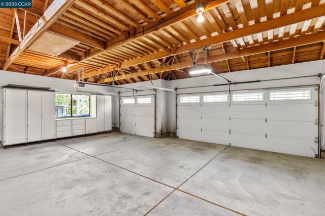 109 Bria Ct, Walnut Creek CA: https://media.crmls.org/mediaz/2c41ea64-27cc-4ff0-b039-260d35142d5f.jpg