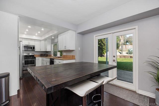 Detail Gallery Image 13 of 37 For 1207 Branding Iron Cir, Vista,  CA 92081 - 4 Beds | 3 Baths