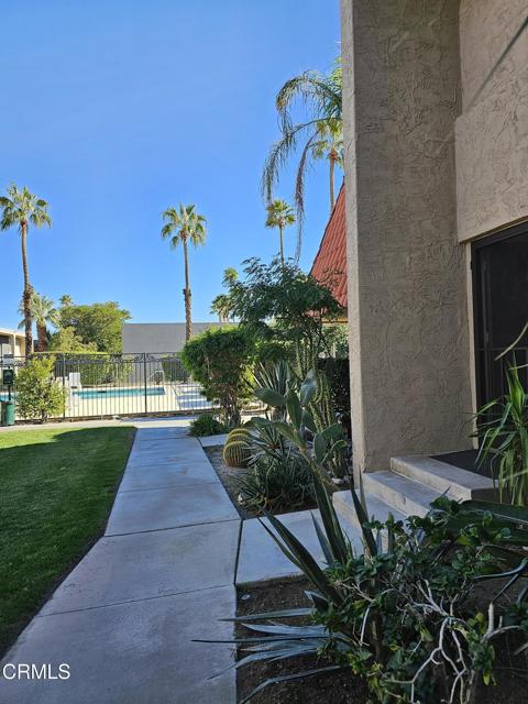 2166 N Indian Canyon Drive, Palm Springs CA: https://media.crmls.org/mediaz/2c42928a-71fd-4864-85df-123931b52245.jpg