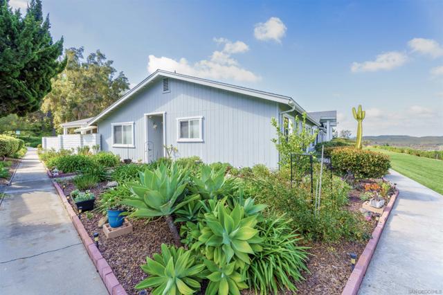 4382 Dowitcher Way, Oceanside CA: https://media.crmls.org/mediaz/2c42a4bc-9568-43c0-bde6-e51df584ad35.jpg