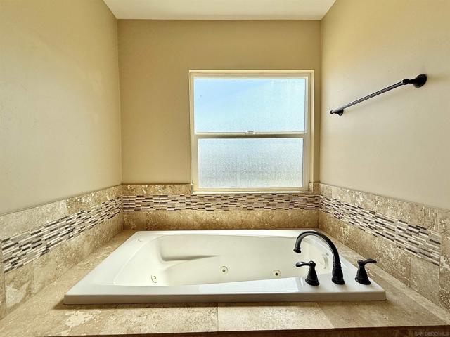 3669 Calavo Dr, Spring Valley CA: https://media.crmls.org/mediaz/2c42afe1-d5b3-4691-a902-bfe711a774b4.jpg