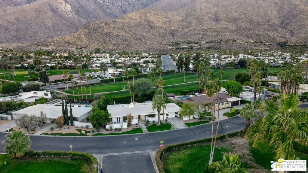 https://media.crmls.org/mediaz/2c42be8e-9618-48b7-9881-69ebeeb8c38d.jpg?preset=X-Large