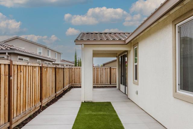 554 Pleasant Drive, Lathrop CA: https://media.crmls.org/mediaz/2c42f589-c686-4d7e-9ed2-dc8a2e033219.jpg