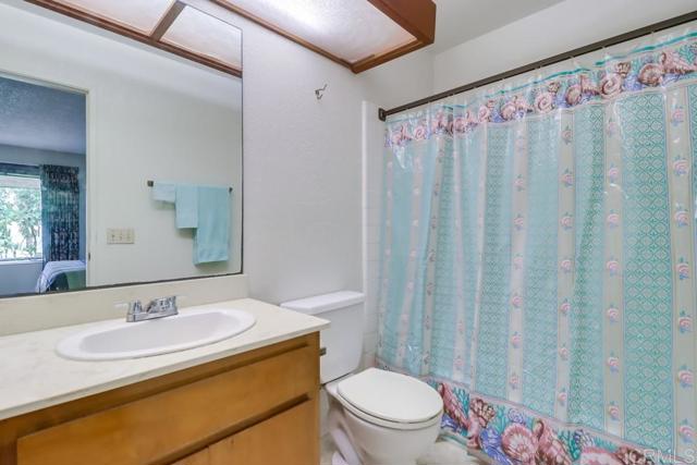 Detail Gallery Image 28 of 37 For 1762 Locust St #4,  San Diego,  CA 92106 - 2 Beds | 2/1 Baths
