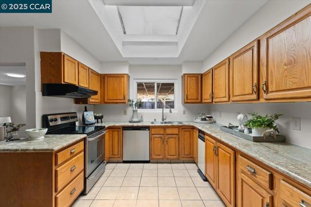 1578 Dianda Dr, Concord CA: https://media.crmls.org/mediaz/2c432d7b-b91e-41f4-a60a-59235387b840.jpg