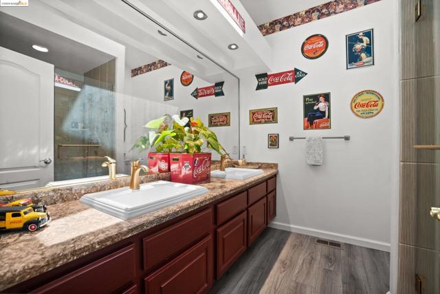 Image 38 of 60 For 5404 Glenwood Ct