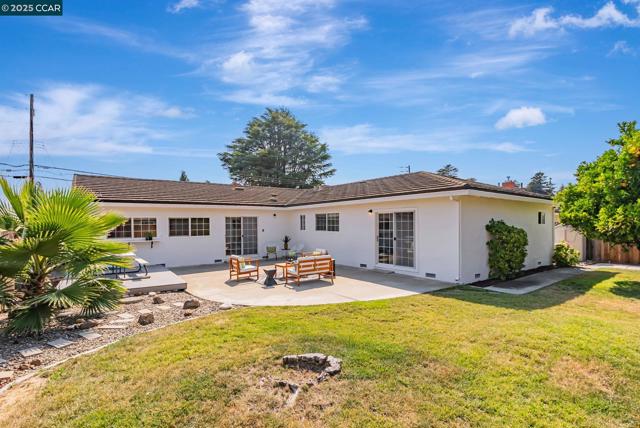 1836 Boxwood Dr, Concord CA: https://media.crmls.org/mediaz/2c441d24-2a7f-4d01-bbbb-6b3f2797c0b7.jpg