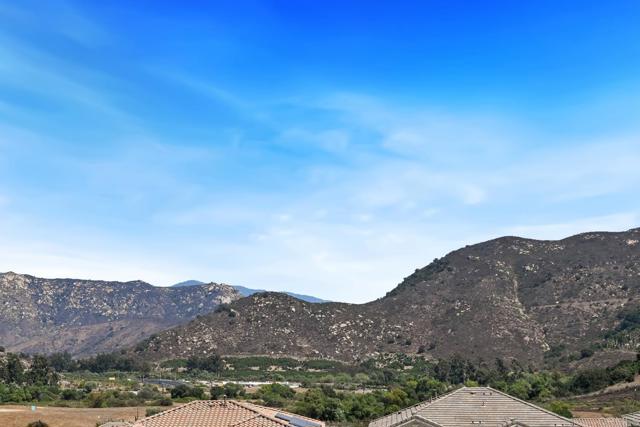 4634 Silent Knoll Drive, Fallbrook CA: https://media.crmls.org/mediaz/2c446901-09bf-4a6d-b20b-2badd2c5f08e.jpg