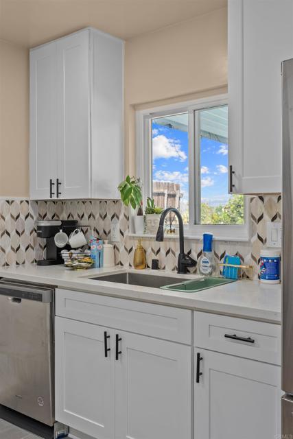 Detail Gallery Image 11 of 51 For 8543 via Consuelo, El Cajon,  CA 92021 - 3 Beds | 2 Baths