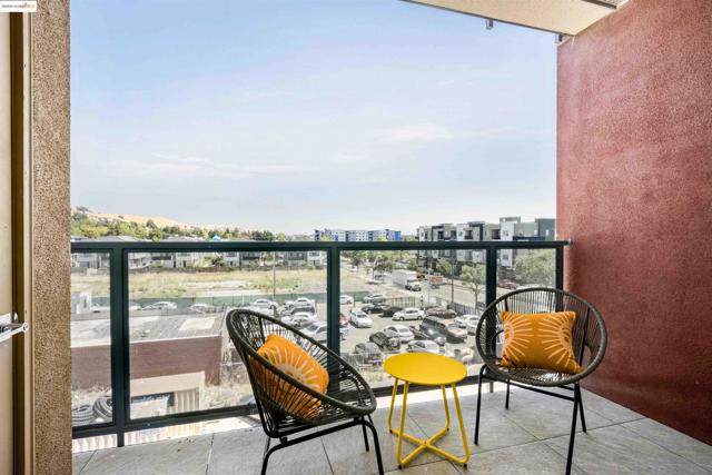 500 Somi Ct, Hayward CA: https://media.crmls.org/mediaz/2c44eb10-fcce-4d5c-94bb-ba7d14a8e099.jpg