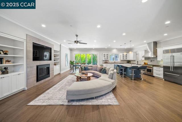 100 Alderwood Rd, Walnut Creek CA: https://media.crmls.org/mediaz/2c44ec5a-9014-4e1d-8b00-6d51a292fc59.jpg