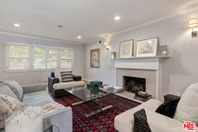 4219 Saugus Avenue, Sherman Oaks CA: https://media.crmls.org/mediaz/2c450a47-5e6b-40ad-b091-d4e9afd4c464.jpg