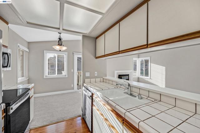 3769 Crow Canyon Rd, San Ramon CA: https://media.crmls.org/mediaz/2c4522c6-cc13-4f78-bcda-71b95322a07d.jpg