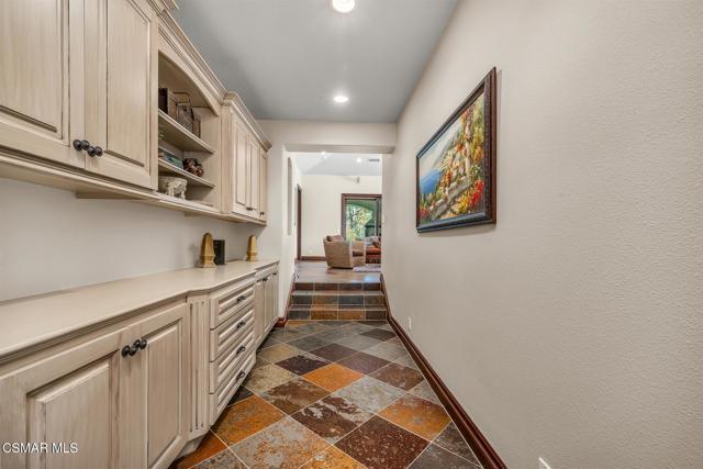 1826 Crystal View Circle, Newbury Park CA: https://media.crmls.org/mediaz/2c45d821-f657-416c-8f60-ecdeb042022a.jpg
