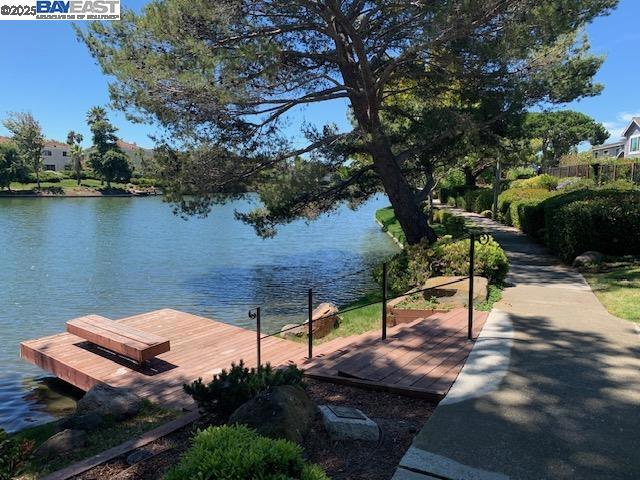 37 Clipper Drive, Alameda CA: https://media.crmls.org/mediaz/2c465872-5e0a-47b4-a6eb-e5db0e952693.jpg