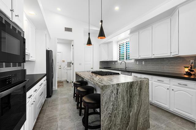 21 Mission Palms W, Rancho Mirage, CA 92270