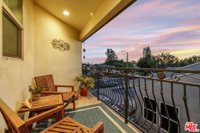 6411 W 85th Street, Los Angeles CA: https://media.crmls.org/mediaz/2c46d6f9-2f3b-4c94-aa1e-ca92535e9e78.jpg