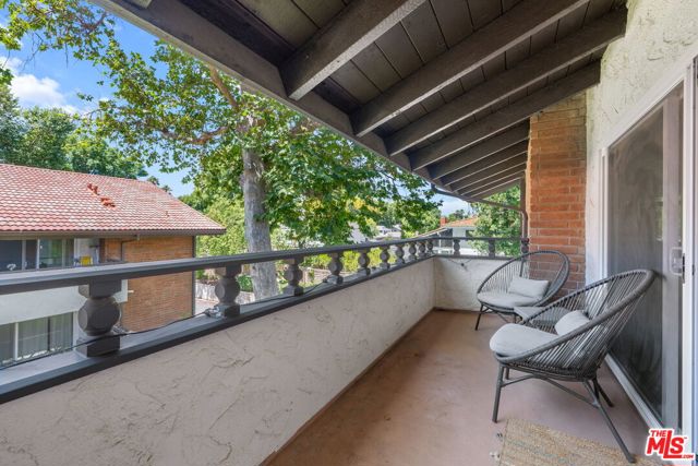 31568 Agoura Road, Westlake Village CA: https://media.crmls.org/mediaz/2c47031f-3a9c-4188-854f-17ad30de3979.jpg