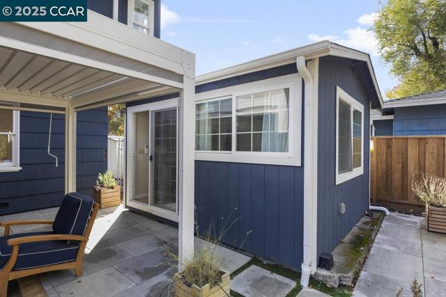 1806 Newell Ave, Walnut Creek CA: https://media.crmls.org/mediaz/2c4719c3-1f42-49de-9501-6d8a7f8f5c3a.jpg