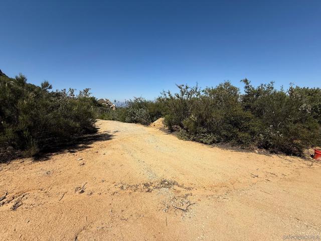 17441 Dos Picos Park Road, Ramona CA: https://media.crmls.org/mediaz/2c471c7a-eb17-46b8-be91-aceef0a9a7d6.jpg