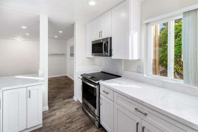 Detail Gallery Image 11 of 42 For 2607 Pirineos Way #116,  Carlsbad,  CA 92009 - 3 Beds | 2 Baths