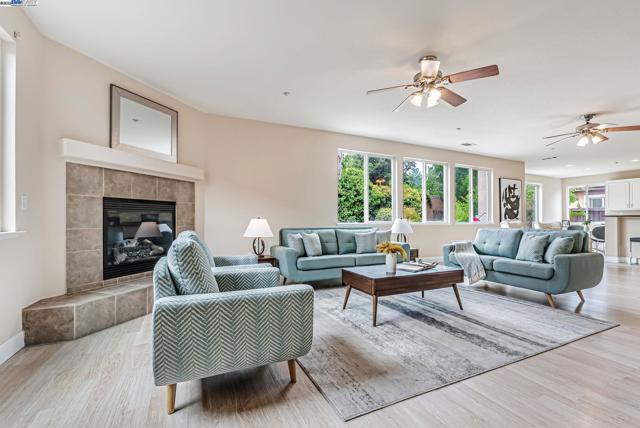 141 Pescara Blvd, Brentwood CA: https://media.crmls.org/mediaz/2c49909e-7461-4399-a39d-73197cba778a.jpg