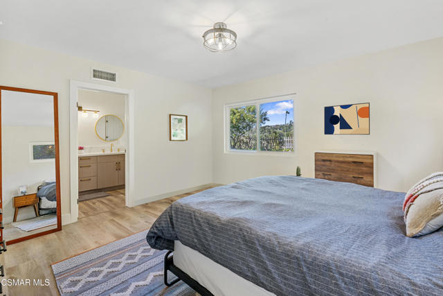 1953 Rayshire Street, Thousand Oaks CA: https://media.crmls.org/mediaz/2c49b75f-dac4-49c6-b04c-13a29552af18.jpg